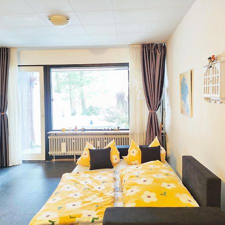 Ferienwohnung Schoene Wohnung 2D-Gebaeude Mit Mini-Garten Schönwalde Esterno foto